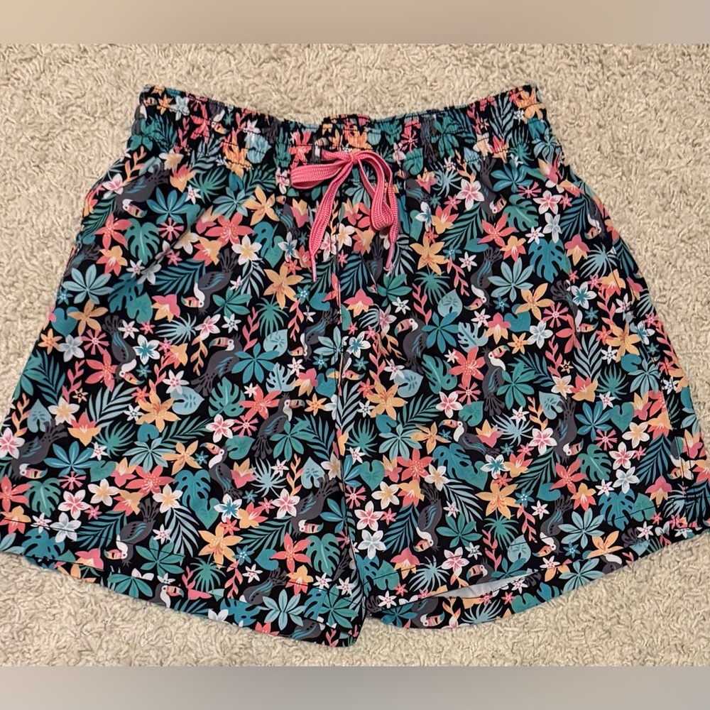chubbies Black Tropical Floral Swim Trunks Small